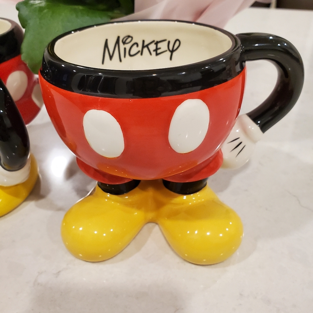 Disney's Mickey and Minnie Mugs - Picture 2 of 7